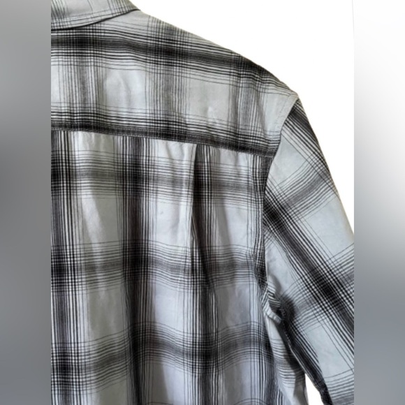 Carhartt med wght 100% cottn s/s lt & dk blu plaid buttn dwn MN XLT outdoors - Picture 4 of 8